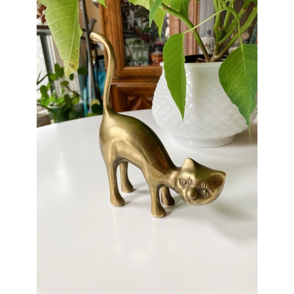 Vintage Brass Cat Ring Holder Mid Century Modern Brass Cat Figurine - Picture 7 of 9